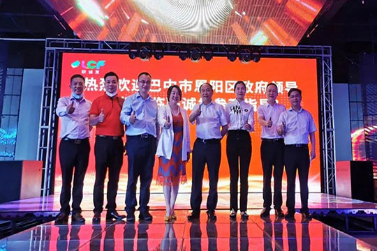 米兰milanLTV终端一体机及5G智慧灯杆项目再获政府领导莅临调研指导！