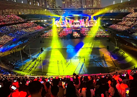 米兰milanLED透明屏和荧光棒闪耀周杰伦呼和浩特演唱会（第一场）